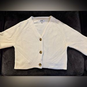 NWOT 525 White 3 button cardigan with gentle bell sleeve